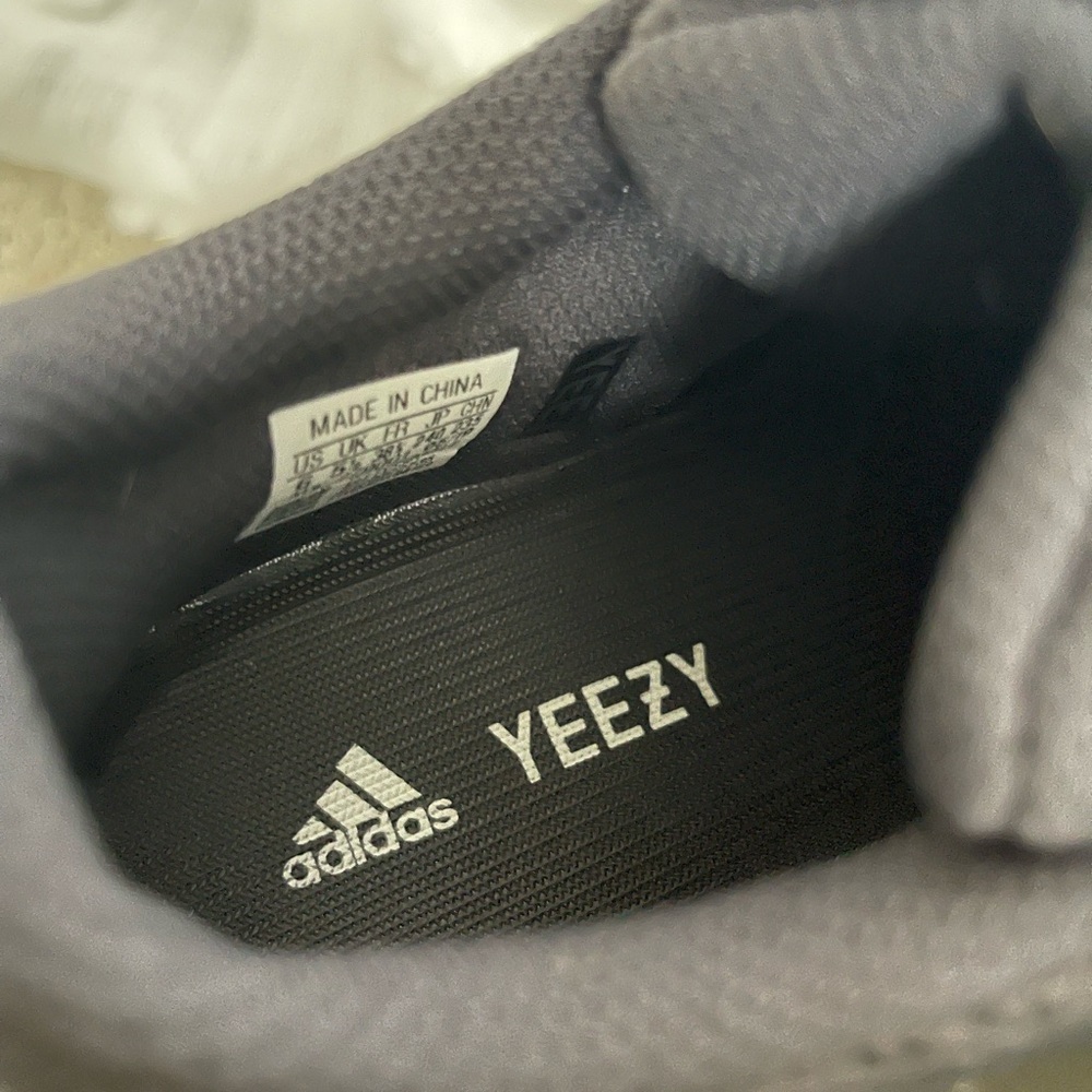 Yeezy 700 UtilityBlack - Picture 8 of 9
